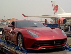 Ferrari F12 Berlinetta Mendarat di Bandara Soekarno-Hatta