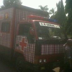 Massa Kotak-kotak Nikmati Sarapan Gratis di Tenis Indoor Senayan