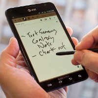 Penjualan Samsung Galaxy Note 10.1 Diserbu Warga Surabaya