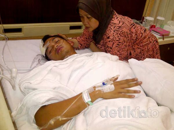 Kecelakaan Moge, Rezky Aditya Terbaring di Rumah Sakit