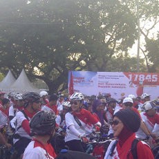 Ribuan Orang Penuhi Parkir Timur, Ikuti 17845 Fundbike