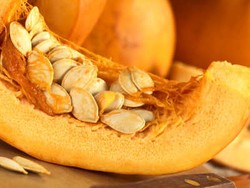 Kadar Kolesterol Meningkat? Ngemil Saja Biji Labu Kuning!