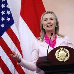 Hillary Kecam Bom Bunuh Diri Pakistan yang Tewaskan 2 Warga AS