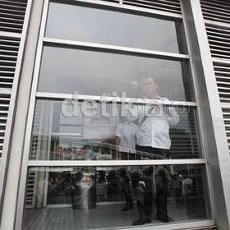 Asyik! Ada Free WiFi di Halte Busway