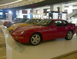 Wow, Mobil Legendaris Porsche Dipajang di Pacific Place