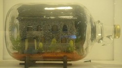 Keren! Museum Ini Punya 300 Miniatur dalam Botol