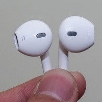 Apple Desain Ulang Earphones Demi iPhone 5?