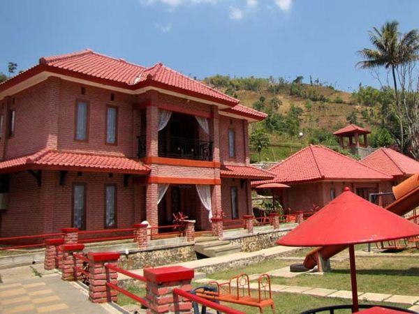 Melepas Penat di Pondok Aki dan Enin