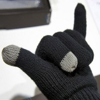 Wow! Sarung Tangan Ini Bisa Dipakai Menelepon 