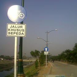 Jadi Jalur Khusus Sepeda, Tepian BKT Tak Bisa Lagi Dilewati Motor