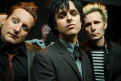 Billie Joe Armstrong Green Day Dirawat di Rumah Sakit