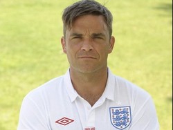 Robbie Williams Akan Beli Pulau untuk Melihat UFO