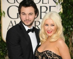 Christina Aguilera Dikabarkan Beli Cincin Tunangan Sendiri
