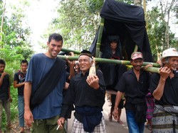 To mapasonglo (Culture of Toraja)