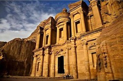 Petra, Kota Kuno yang Terukir di Tebing Terjal