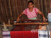 Pembuatan Kain Sarung Tenun Sutra
