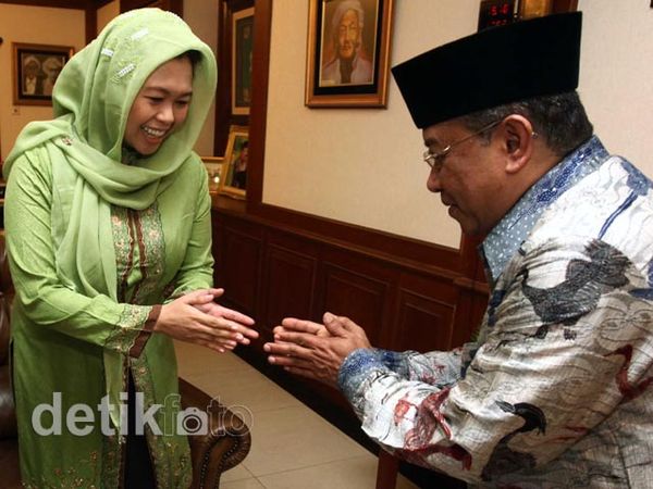 Yenny Wahid Sambangi PBNU