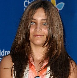 Pilih Justin Bieber, Paris Jackson Diserang Fans One Direction