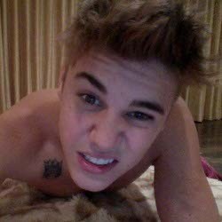 Justin Bieber Pamer Tato Baru di Dada
