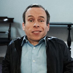 Lifes Too Short: Perjuangan si Aktor Kerdil