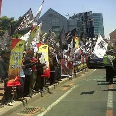 HTI Surabaya Kecam Kunjungan Hillary Ke Indonesia