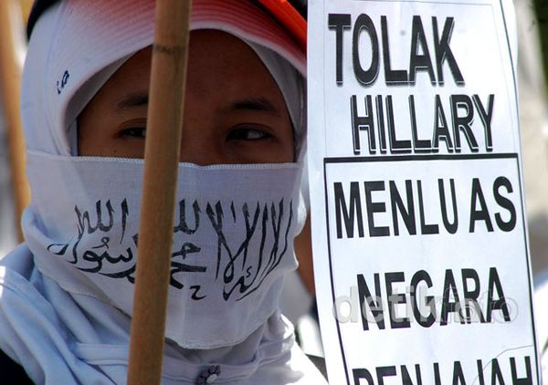 HTI Surabaya Tolak Kedatangan Hillary 