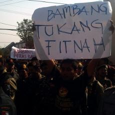 500 Anggota Banser Demo Kejari dan Polres Mojokerto