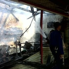 Api Lumat Dua Bangunan di Terusan Buahbatu