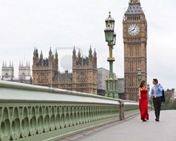 Terpisah Jarak Jakarta-Inggris, Hubungan Cinta Sukses Berakhir di Pelaminan