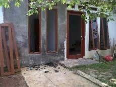 Tetangga Tante Firman Kaget Rumahnya Rusak Jadi Sasaran Densus 88