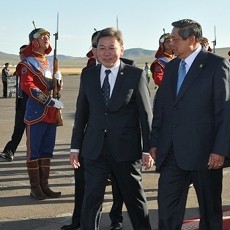  Tiba di Mongolia, Presiden SBY Disambut Upacara Hadag 