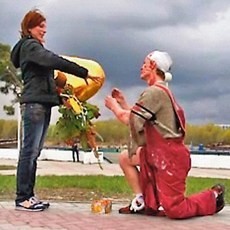 Pura-pura Mati di Depan Kekasih Sebelum Melamar