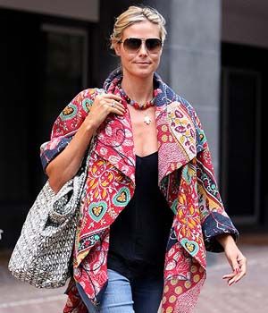 Heidi Klum Pakai Batik?