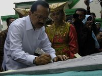 Foke Resmikan Sekolah di Padang