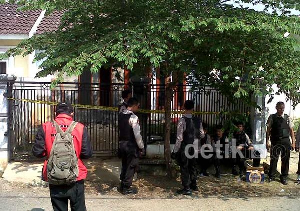 Densus Gerebek Teroris di Depok