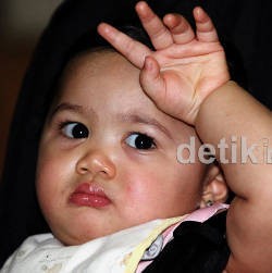 Syahrini: Pipi Amora Sama Kayak Aku, Tembem