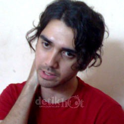 Dikabarkan Pacari Renata, Fachri Albar: Ah Kata Siapa?
