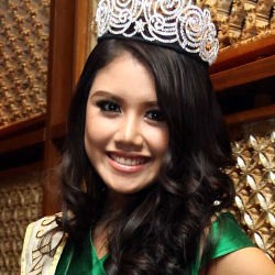 Nonton MU Kalah, Miss Indonesia 2012 Nangis