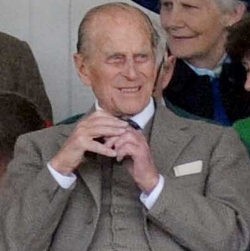 Ups..Pangeran Philip Tak Sengaja Pamer Kemaluan