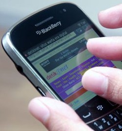 SMS Gratis Hilang, Perang Data Datang