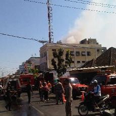 Toko Elektronik di Tambakrejo Dilalap Si Jago Merah