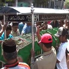 Pemakaman Korban Ledakan Bom Ikan Pasuruan Tidak Dihadiri Suami