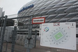 Denah stadion dipasang di luar stadion, antara lain untuk penunjuk lokasi buat pengunjung.