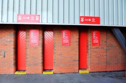 Ini adalah salah satu pintu masuk ke dalam stadion bagi para penonton.