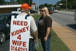 Rela Jalan Kaki Demi Cari Donor Ginjal untuk Istrinya