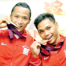 Triyatno dan Eko Yuli Dapat Asuransi Sampai Umur 75 Tahun