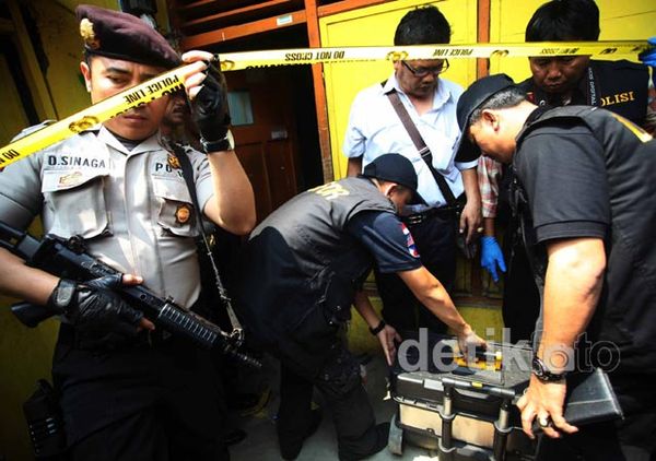 Tim INAFIS Polri Olah TKP di Kediaman Thorik