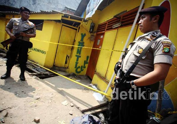 Polisi Bersenjata Jaga Rumah M Thorik