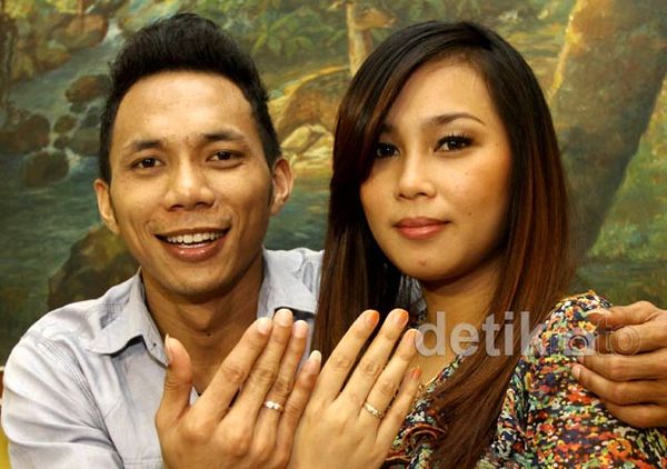 Ini Dia Istri Norman Kamaru