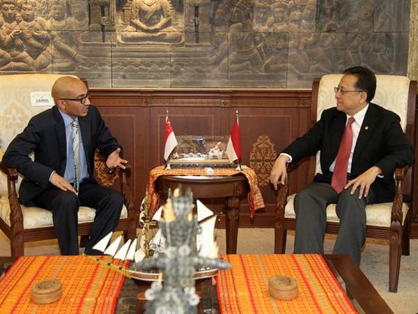 Irman Gusman Terima Kunjungan Dubes Singapura